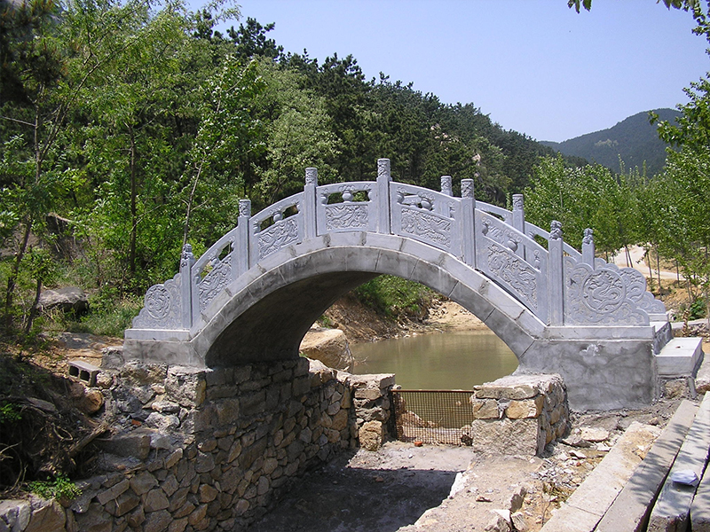 景區(qū)青石拱橋 
