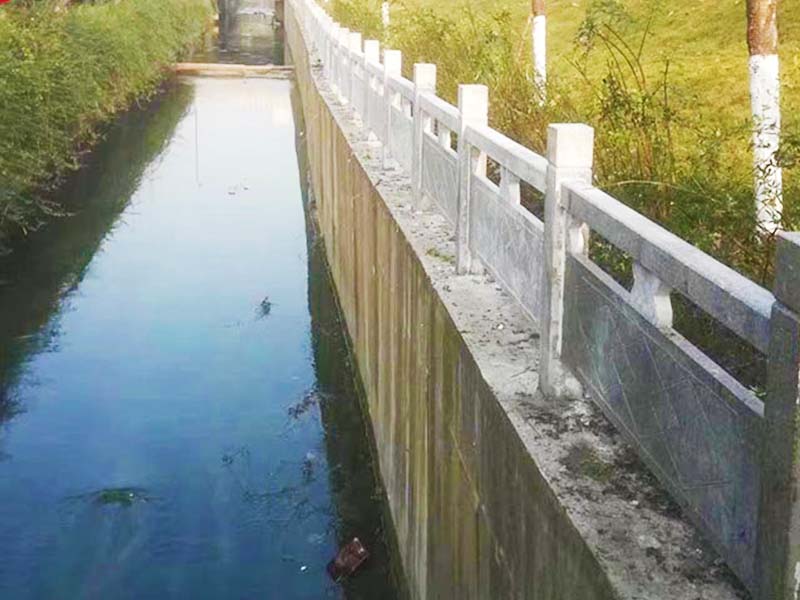 石欄桿 