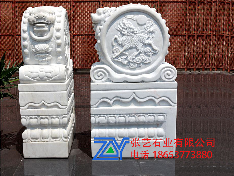 門前石雕抱鼓